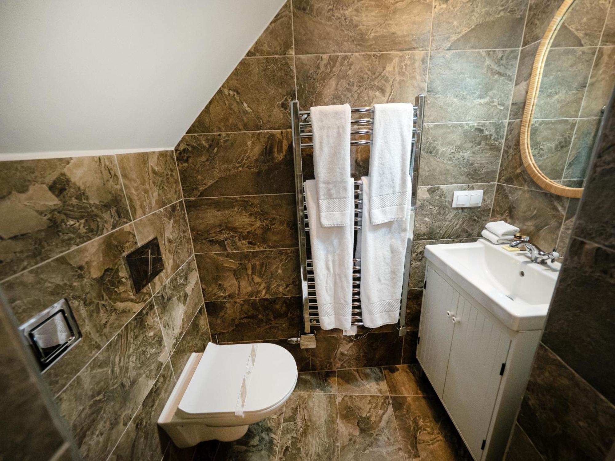 Platan Udvarhaz Tata Exterior foto